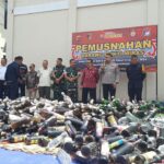 Jelang Nataru, Polres Tasikmalaya Musnahkan Puluhan Ribu Botol Miras