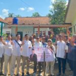M. Husein Fadlulloh Berbagi Kebahagiaan, Bagikan 35 Ekor Sapi Kurban di Dapil Jabar XI