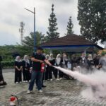 Mahasiswa Prodi Administrasi Rumah Sakit U-BTH. Malah Padamkan Api di Kampus, Kenapa?