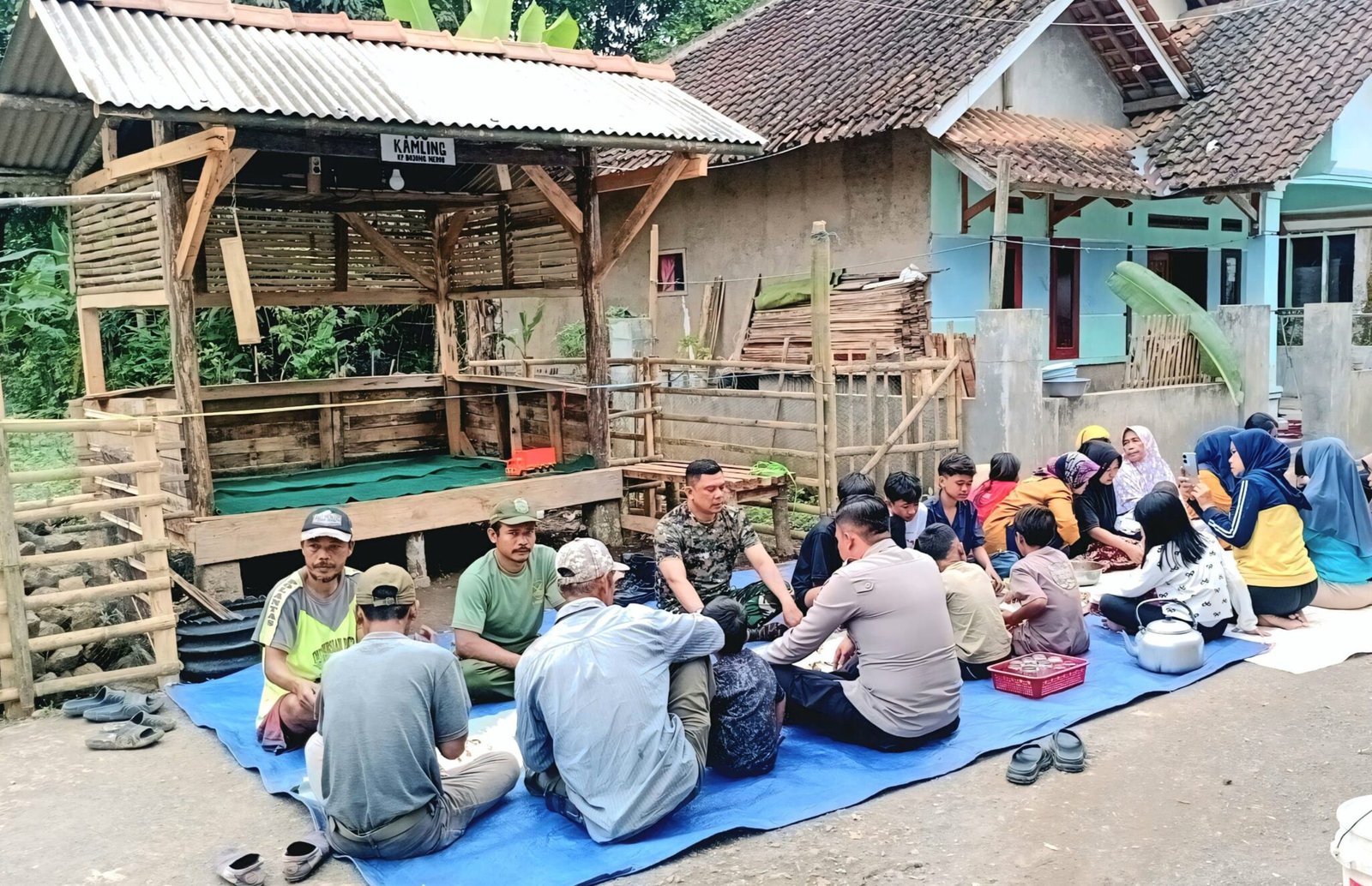 Masyarakat Bojong Neros Ngaliwet Bareng Usai Resmikan Pos Ronda - Tasik.id