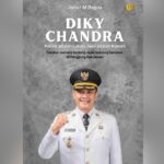 Jurnalis Senior Bukukan Diky Chandra : Politik adalah Lakon, Seni Adalah Rumah